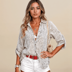 Camisa Feminina Leve de Botão